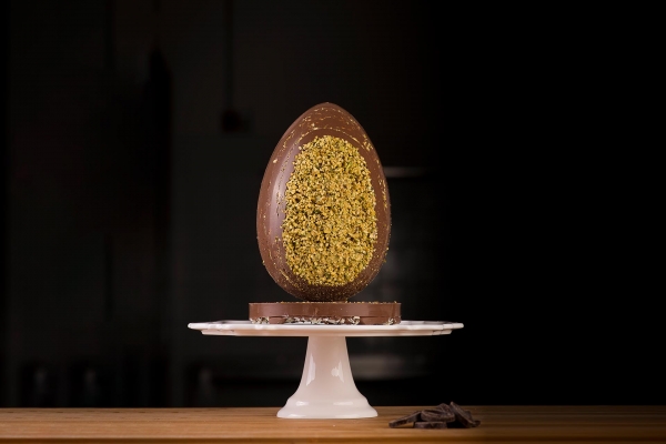 Uovo di cioccolato granellato